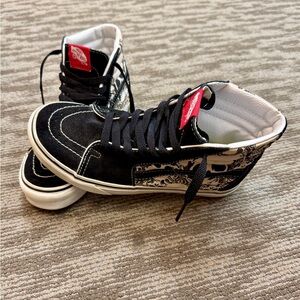 Vans Black and White with Skulls High-Tops Sk8-Hi skate shoe women’s 8 men’s 6.5